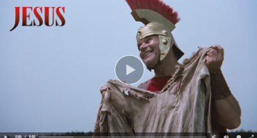 Read more about the article Jėzus #51: kareiviai pasidalija Jo drabužius