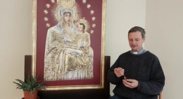 Read more about the article Kas yra rožinis ir kaip jį melstis?