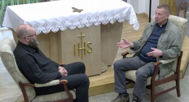 Read more about the article Žuvelė #103 Džiaugsmo žmogus. V. Poškus ir A. Valkauskas.