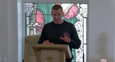 Read more about the article Žuvelė #054 Katalikų Bažnyčios Katekizmo komentaras “Malda. Maldos gyvenimas”