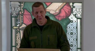 Read more about the article Žuvelė #056 Katalikų Bažnyčios Katekizmo komentaras “Malda. Maldos formos – žodinė malda”.