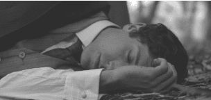 Read more about the article Popierinės kepurės – ar svarbus darbas svarbesnis už artimus žmones?