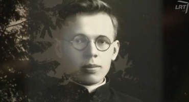 Read more about the article Alfonsas Lipniūnas. Štuthofo pragare Dievo kibirkštį atradęs kunigas