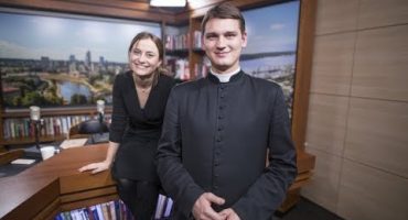 Read more about the article “Ką žmonės dirba”: Ką jaunas kunigas dirba visą dieną?