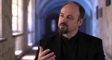 Read more about the article Jeigu liturgija yra šventimas, kodėl ji kartais būna tokia nuobodi?