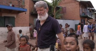 Read more about the article Tėvas Pedro – Ką padarėte vienam iš mažiausiųjų brolių. Dokumentinis filmas