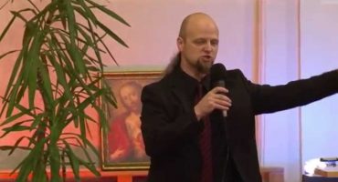 Read more about the article Tikėjimo pagrindai #07: JĖZUS DIEVO IR ŽMOGAUS TARPININKAS